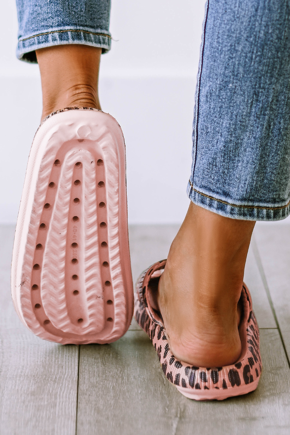 Pink Leopard Print Thick Sole Slip On Slippers - Image 3